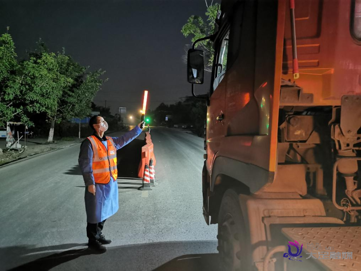 一面黨旗、一襲白衣、一腔信念,以實際行動發揮黨員的先鋒模范作用 ——記雙橋經開區開投集團黨員先鋒隊